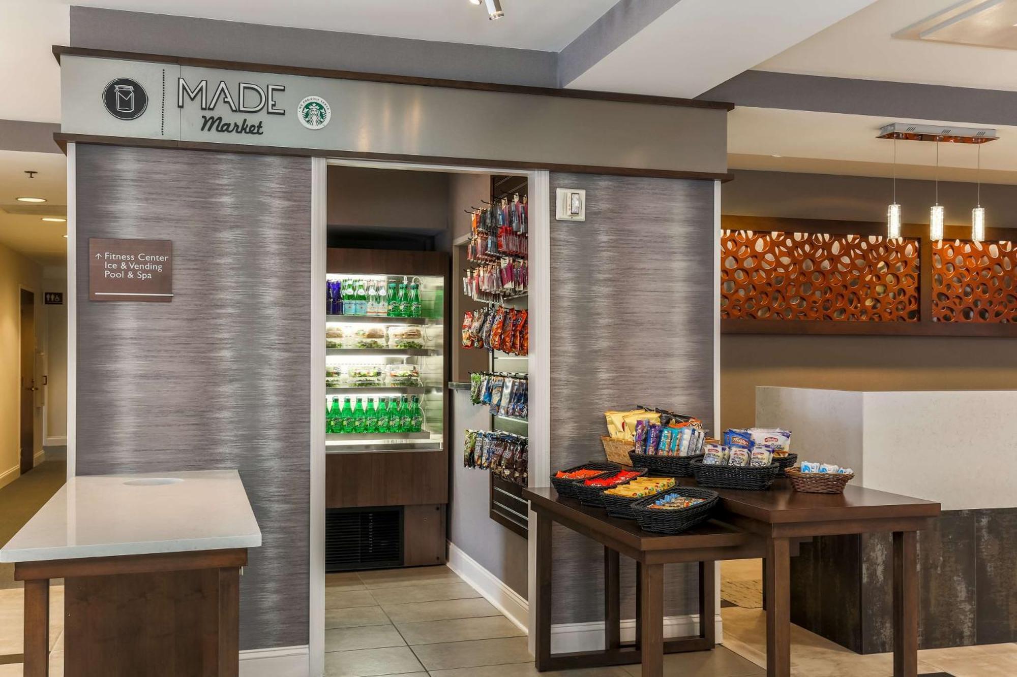 Doubletree By Hilton Atlanta Airport Hotell College Park Eksteriør bilde