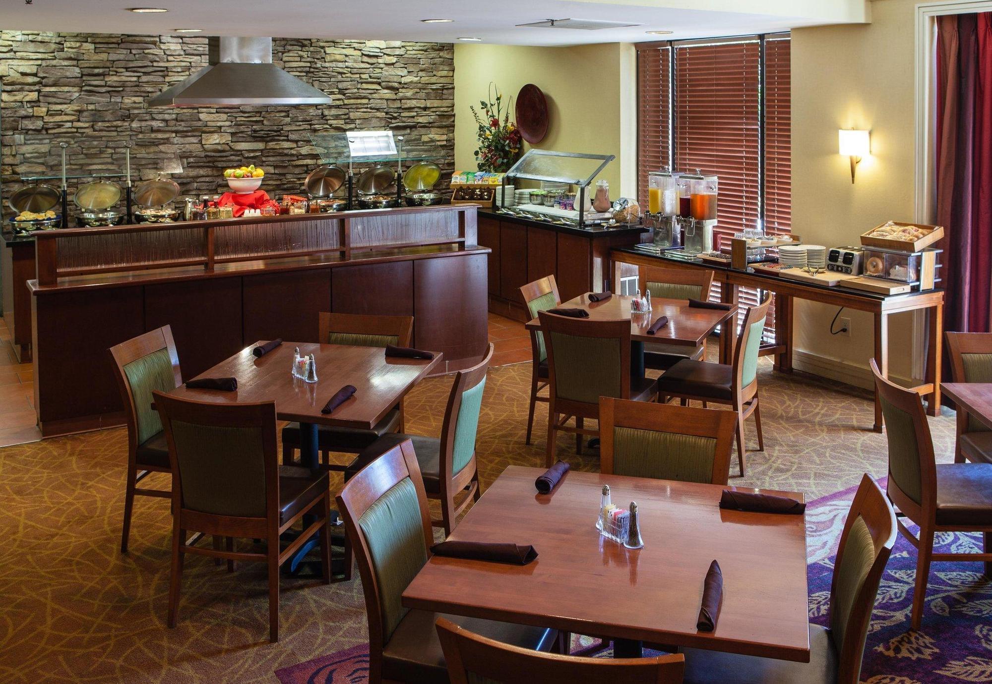 Doubletree By Hilton Atlanta Airport Hotell College Park Eksteriør bilde